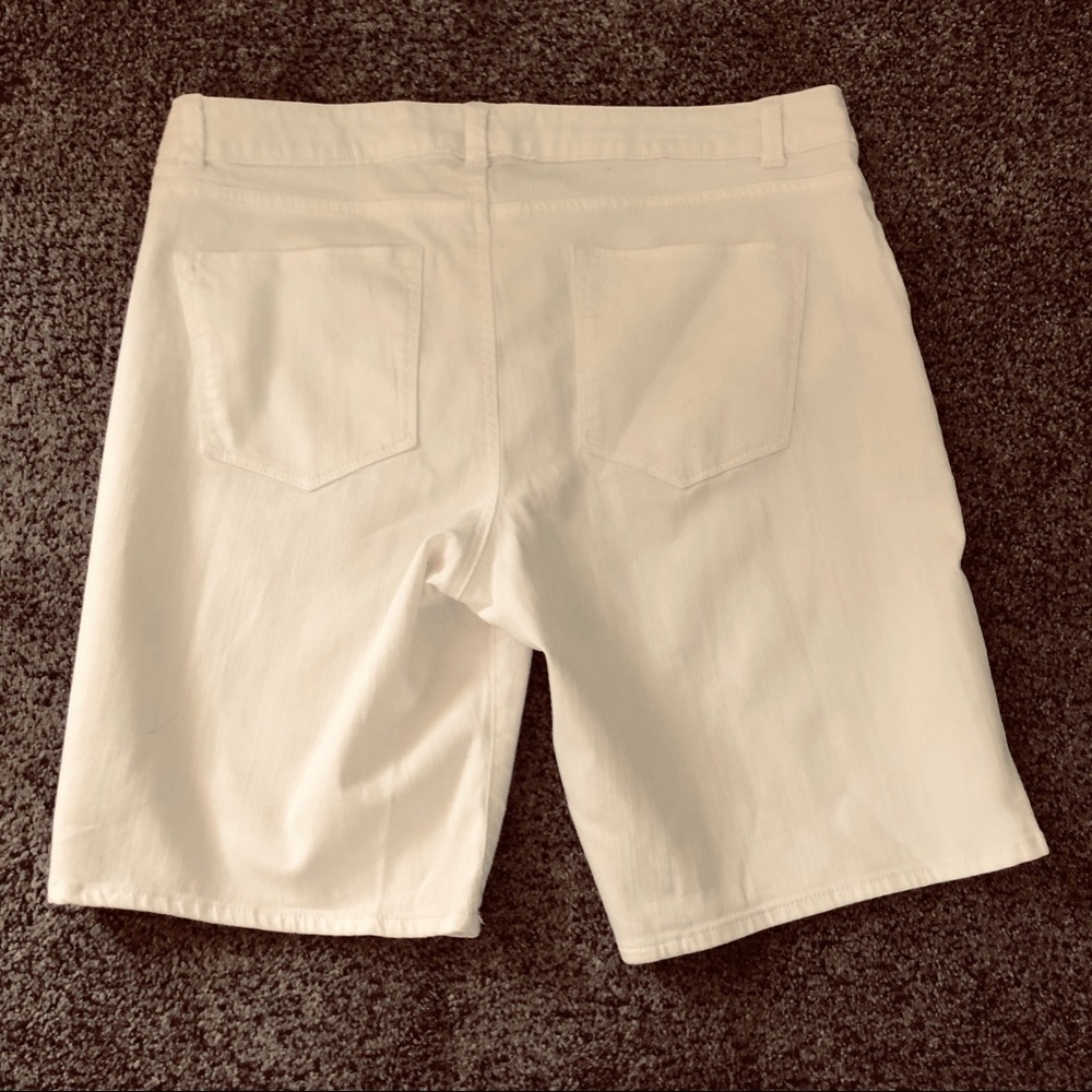 Shorts - Picture 2 of 4